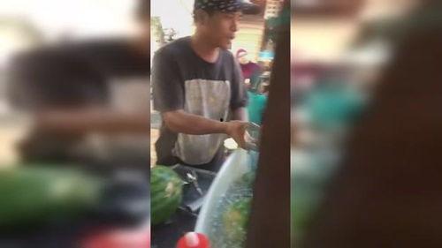 网红吃老汉瓜是谁啊,背后的故事与争议 第2张 网红吃老汉瓜是谁啊,背后的故事与争议 第2张