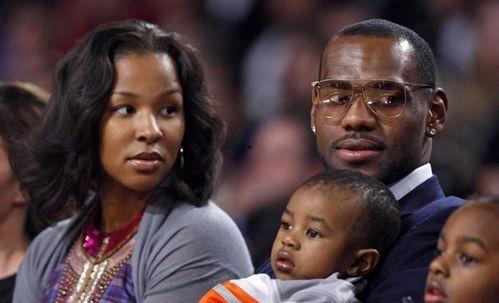 詹姆斯女友爆料视频